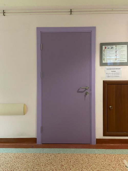 Купить двери для больниц цветные