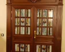 Деревянные двери со вставками из стекла заказать