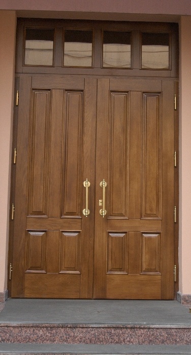 Заказать деревянные наружные двери